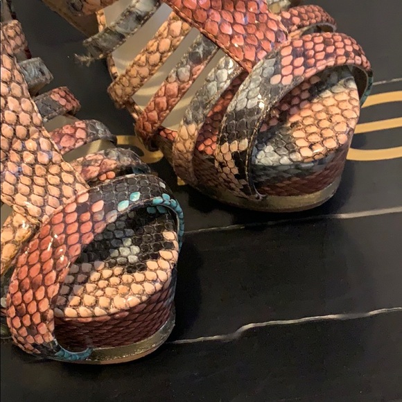 Bebe snake skinned multi colored high heels - Picture 3 of 5